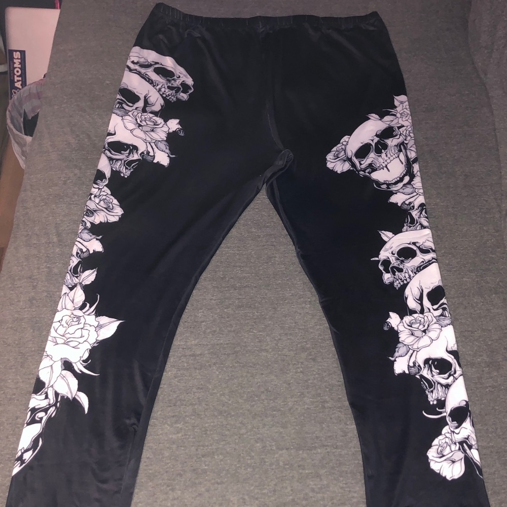 Skull leggings Size 4X Black/White